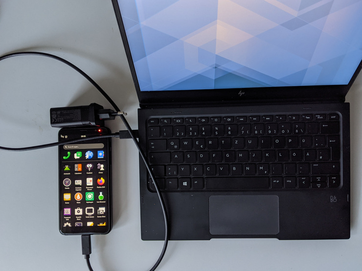 Librem5 connected to the HP Elite X3 Lap Dock